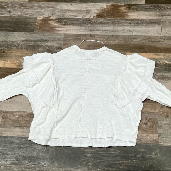 Free People We The Free White Long Sleeve Pullover Raw Seams Waffle Ruffle Med. - Picture 8 of 8